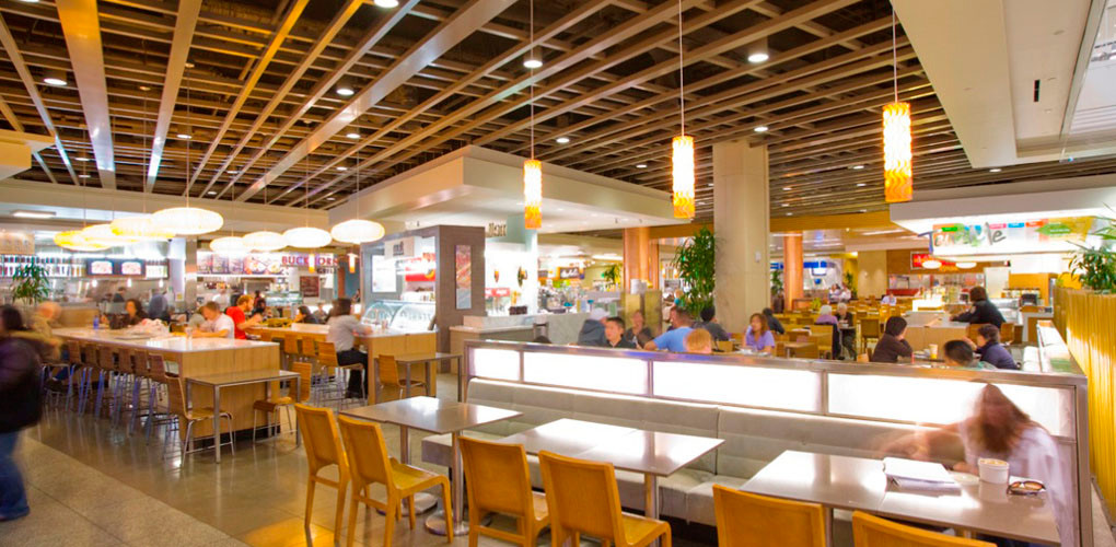 Food courts en centros comerciales evolucionan para atraer más