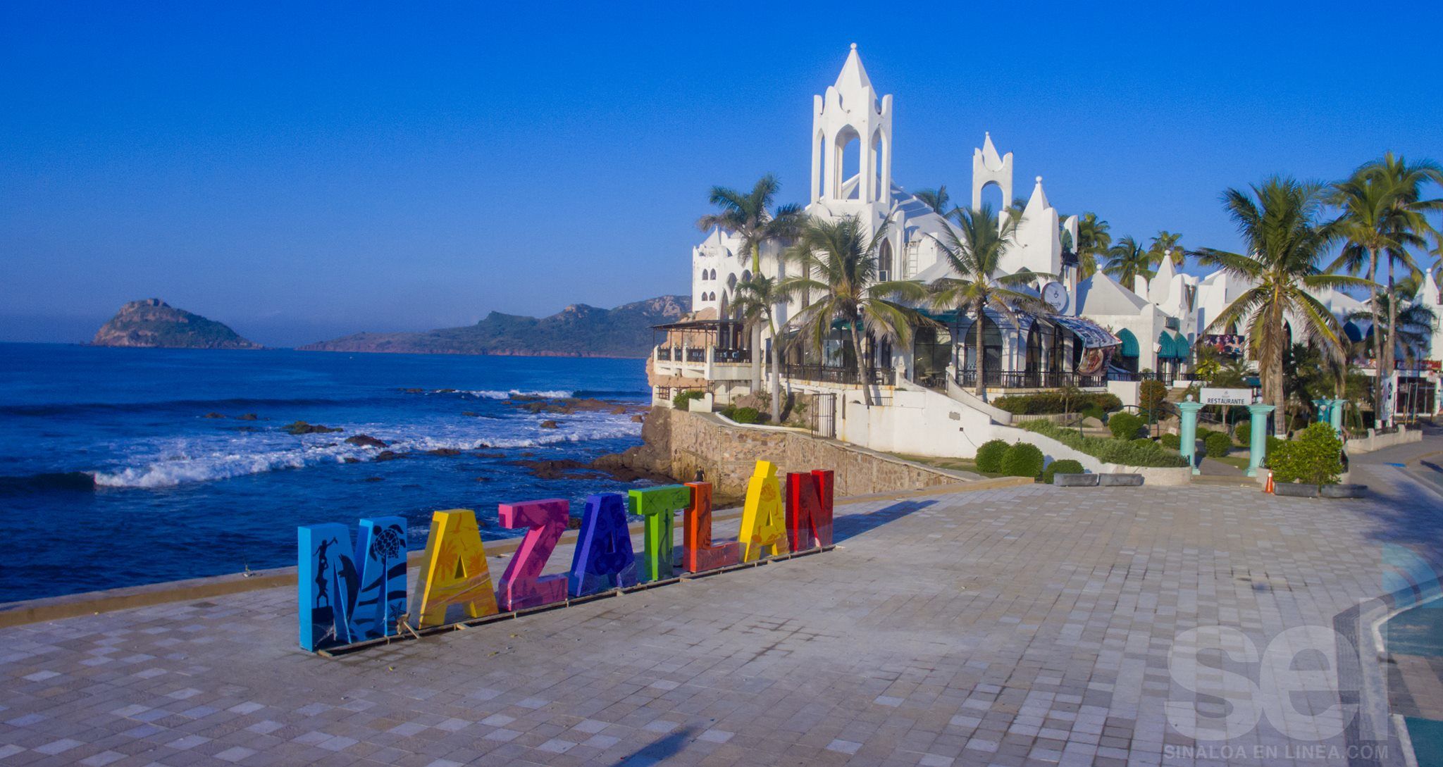 Panorámica de la ciudad de Mazatlán y la playa