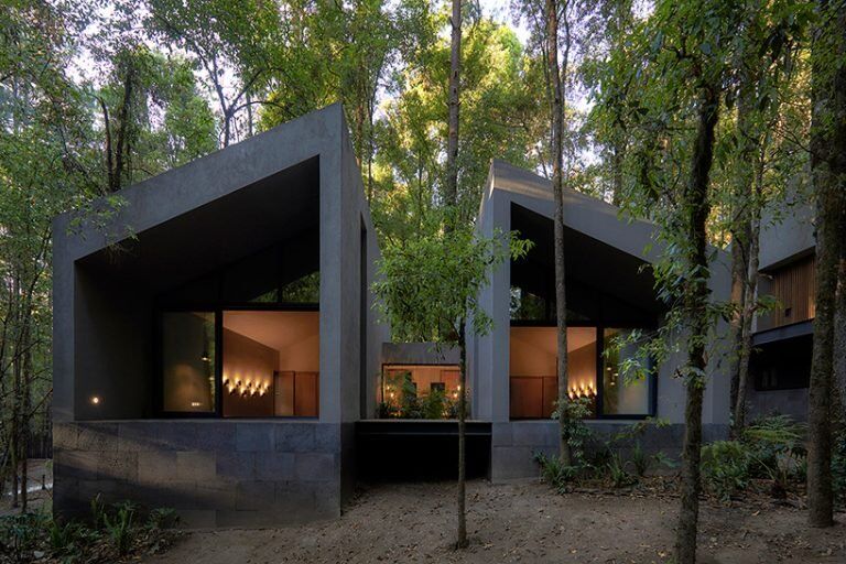 Estudio de arquitectura mexicano construye cabañas de roca volcánica :  Inmobiliare