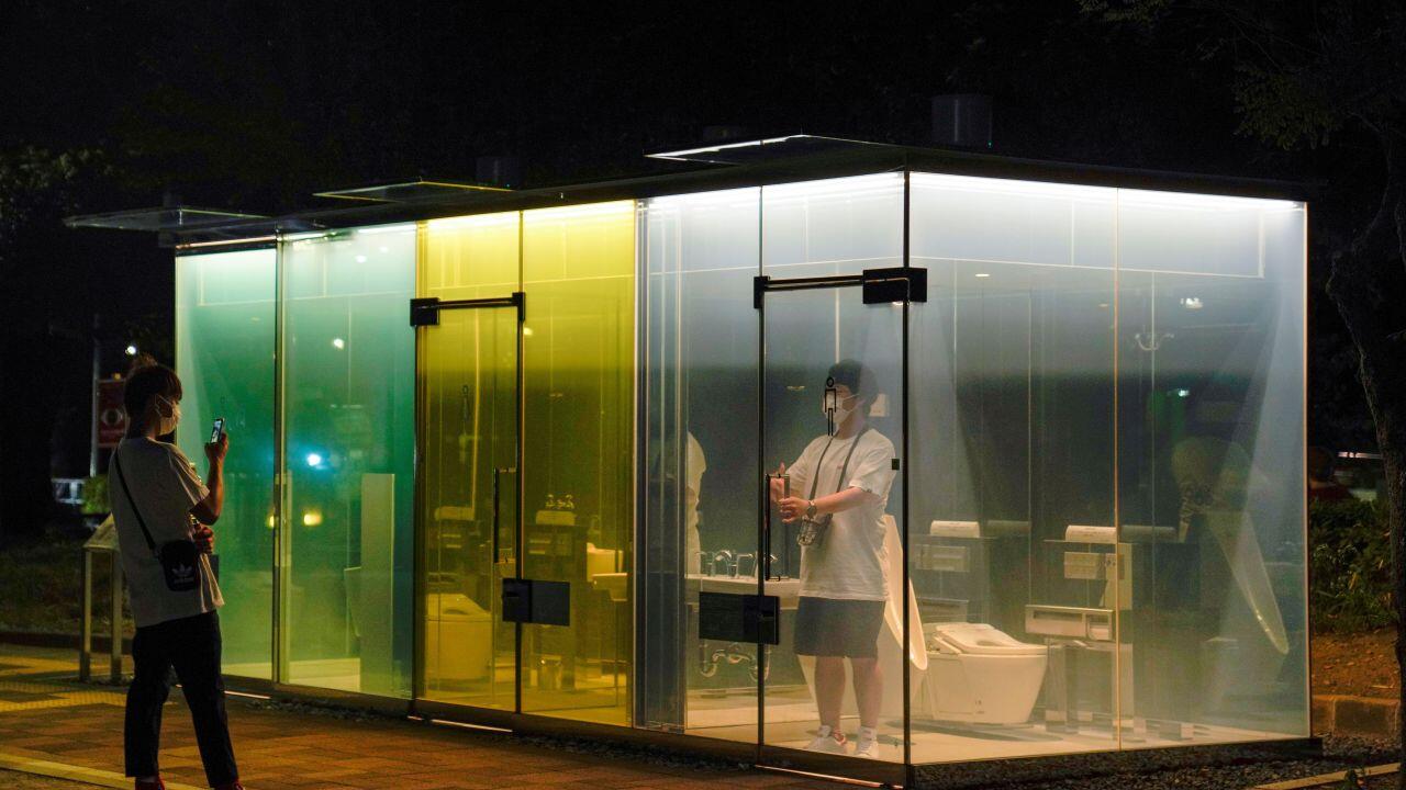 Asi Son Los Banos Publicos Transparentes Inaugurados En Japon Inmobiliare