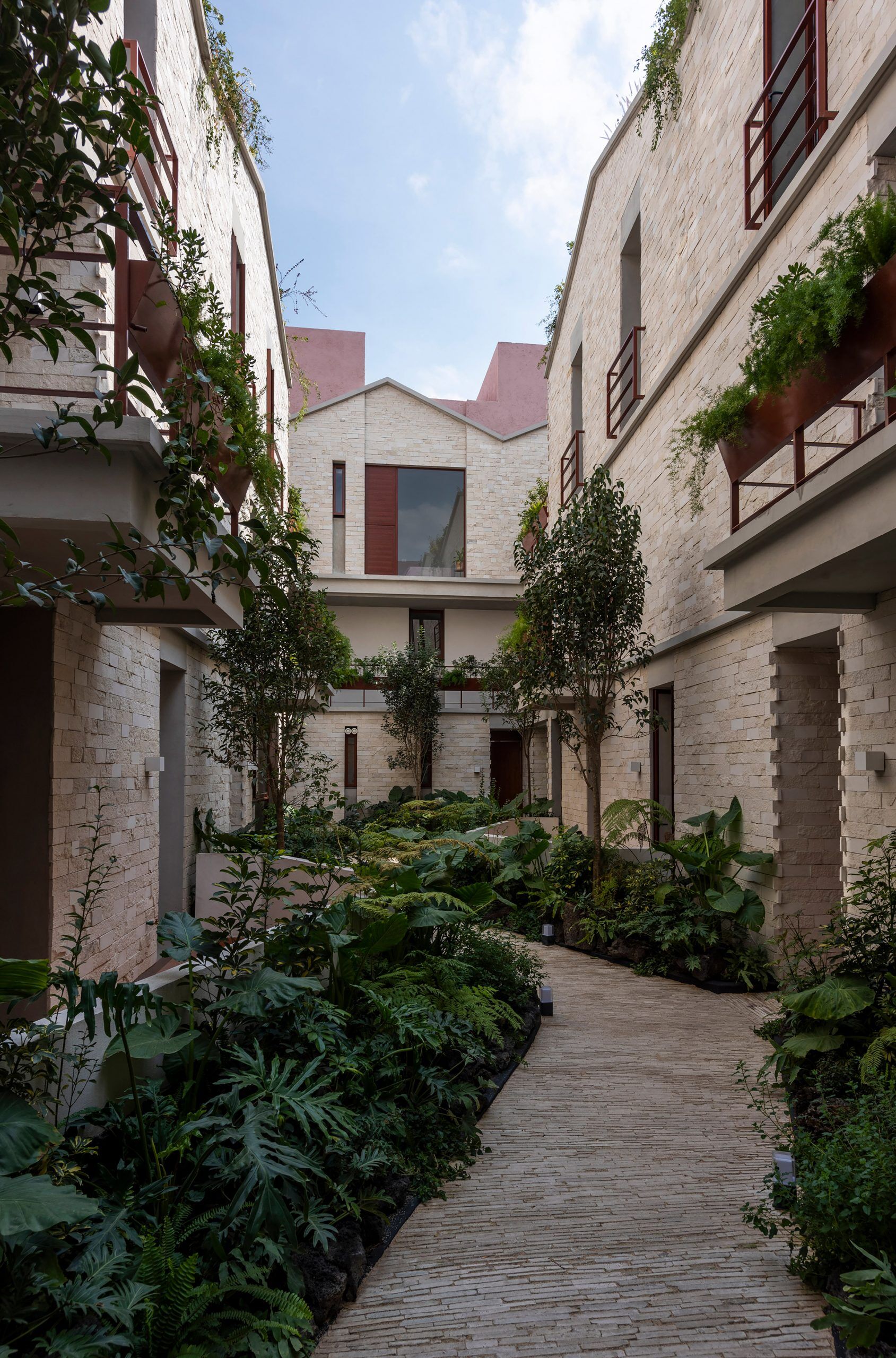 Casa Jardín Escandón” de la CDMX cuenta con un jardín secreto para sus  habitantes : Inmobiliare