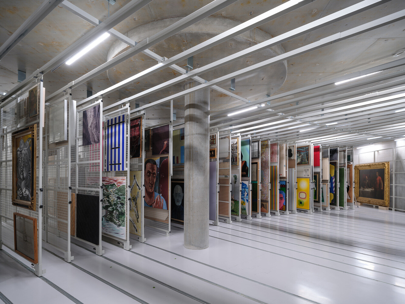 mvrdv-inaugura-el-primer-deposito-de-arte-de-acceso-publico-del-mundo-2-alt