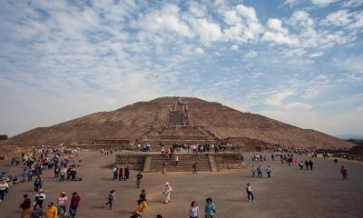 turistas internacionales en pirámides del país