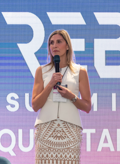 adriana guillen (400 x 548 px)