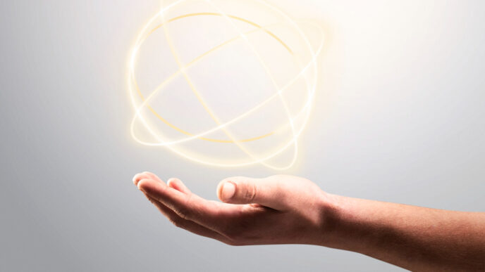 Una persona sostiene una esfera de anillos luminosos con el texto el futuro del Real Estate en México.