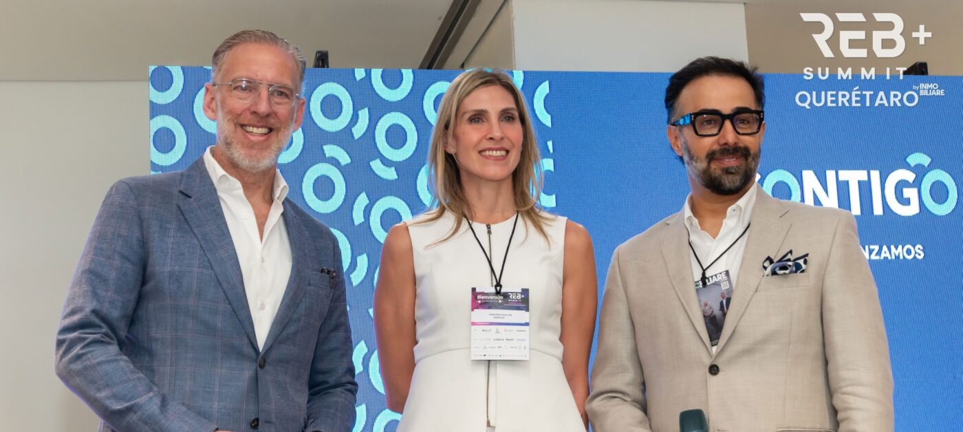 Panelistas en REBS Querétaro 2025, cumbre de negocios inmobiliarios en el Bajío. Presentación de expertos en el sector, evento de networking.