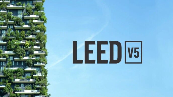 En la imagen se aprecia un edificio contemporáneo, distinguido por sus amplios balcones ajardinados y líneas arquitectónicas vanguardistas, que se integran armónicamente con el entorno urbano bajo un cielo despejado. A la derecha, la certificación “LEED v5” resalta su compromiso con los más altos estándares globales de sostenibilidad. Esta propiedad representa una oportunidad exclusiva para inversores y compradores beneficiosos que buscan excelencia en diseño, eficiencia energética y responsabilidad ambiental dentro del segmento inmobiliario premium.