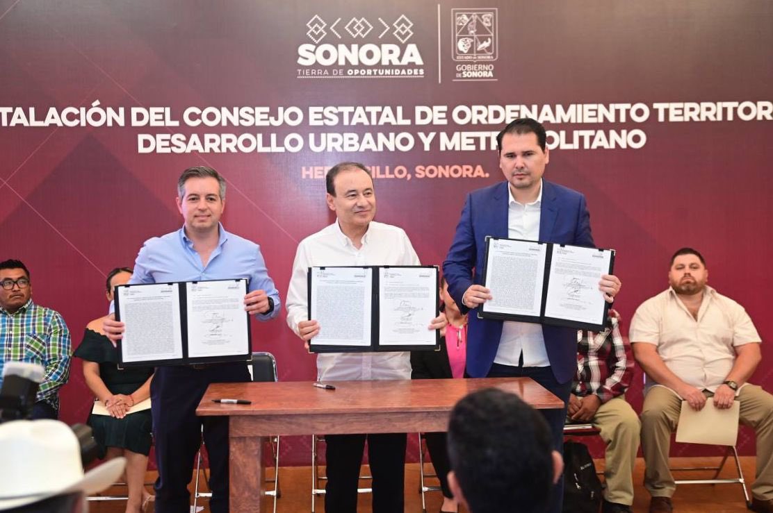 Sponsors/branding.

Funcionarios firman acuerdo en Sonora, México. Consejo Estatal de Ordenamiento Territorial. Inmobiliare Summits impulsa el desarrollo *real estate*.