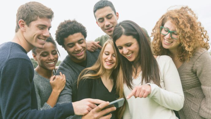 networking/expo

Grupo diverso observa contenido en un móvil. Inmobiliare Summits analiza el real estate y las tendencias de la generación Z en México.