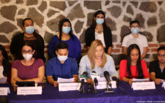 On-stage panel.

Panelistas en conferencia de prensa en México. Se ven Karla Guevara, Gabriel Fernandez y Kanka Roo. Evento Inmobiliare Summits, sector real estate.