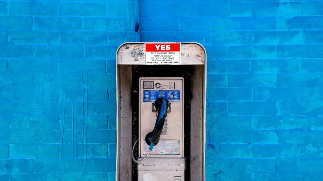 venue/architecture

Cabina telefónica pública con pared azul de ladrillos. Un símbolo de comunicación en la ciudad. #InmobiliareSummits #realestate #Mexico