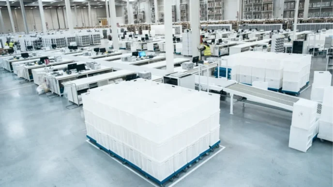 venue/architecture

Interior de almacén industrial moderno en México. Espacio amplio con estanterías y estaciones de trabajo. Sector inmobiliario industrial en LATAM.