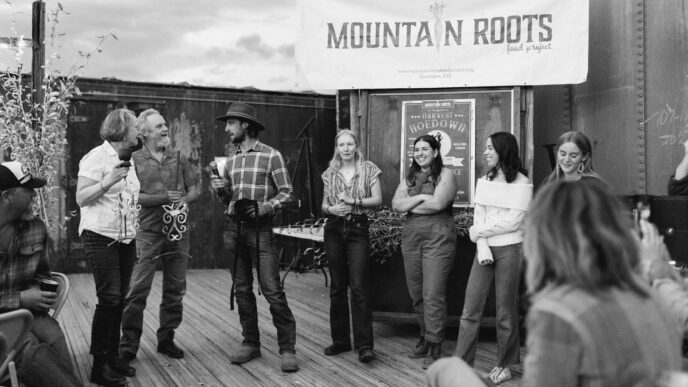 on-stage panel

Panelistas comparten ideas en evento Inmobiliare Summits. Oradores interactúan con el público. Conferencia de real estate en México.