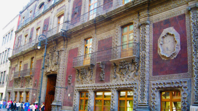 venue/architecture
Fachada del Palacio de Iturbide, sede de Inmobiliare Summits en Ciudad de México. Arquitectura histórica para eventos de real estate en LATAM.