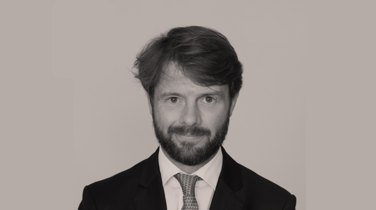 Headshot de un speaker en Inmobiliare Summits. Experto en real estate comparte su visión en la conferencia LATAM.