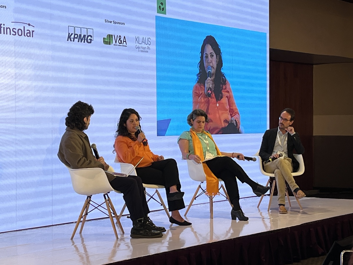 on-stage panel

Panelistas en Inmobiliare Summits, conferencia de real estate en México. Discusión sobre certificaciones ambientales en parques industriales de Jalisco.