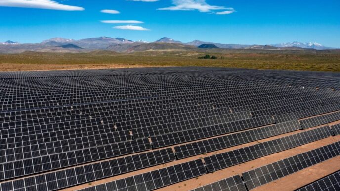 venue/architecture

Paneles solares en campo abierto. Energía renovable en México. Inmobiliare Summits impulsa el desarrollo sostenible.