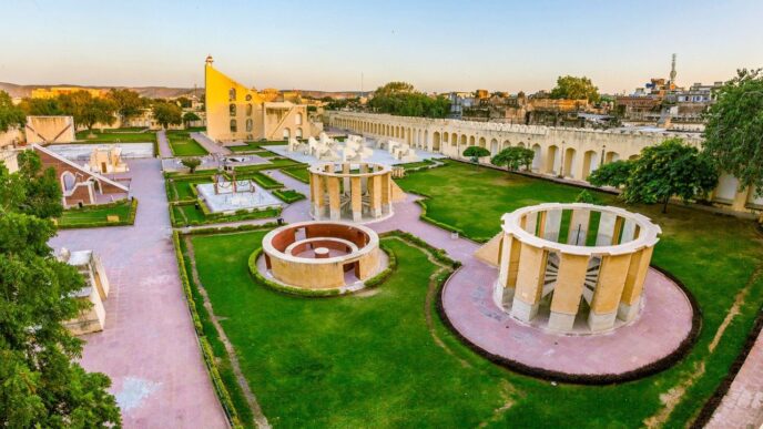 city/destination
Jantar Mantar, Jaipur. Antigua arquitectura astrológica en India. Diseño turístico para Inmobiliare Summits, real estate, LATAM.