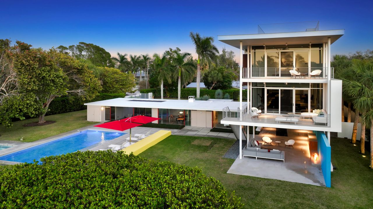 venue/architecture

Mansión moderna con piscina en California. Arquitectura de diseño para Inmobiliare Summits, real estate, y conferencias en LATAM.