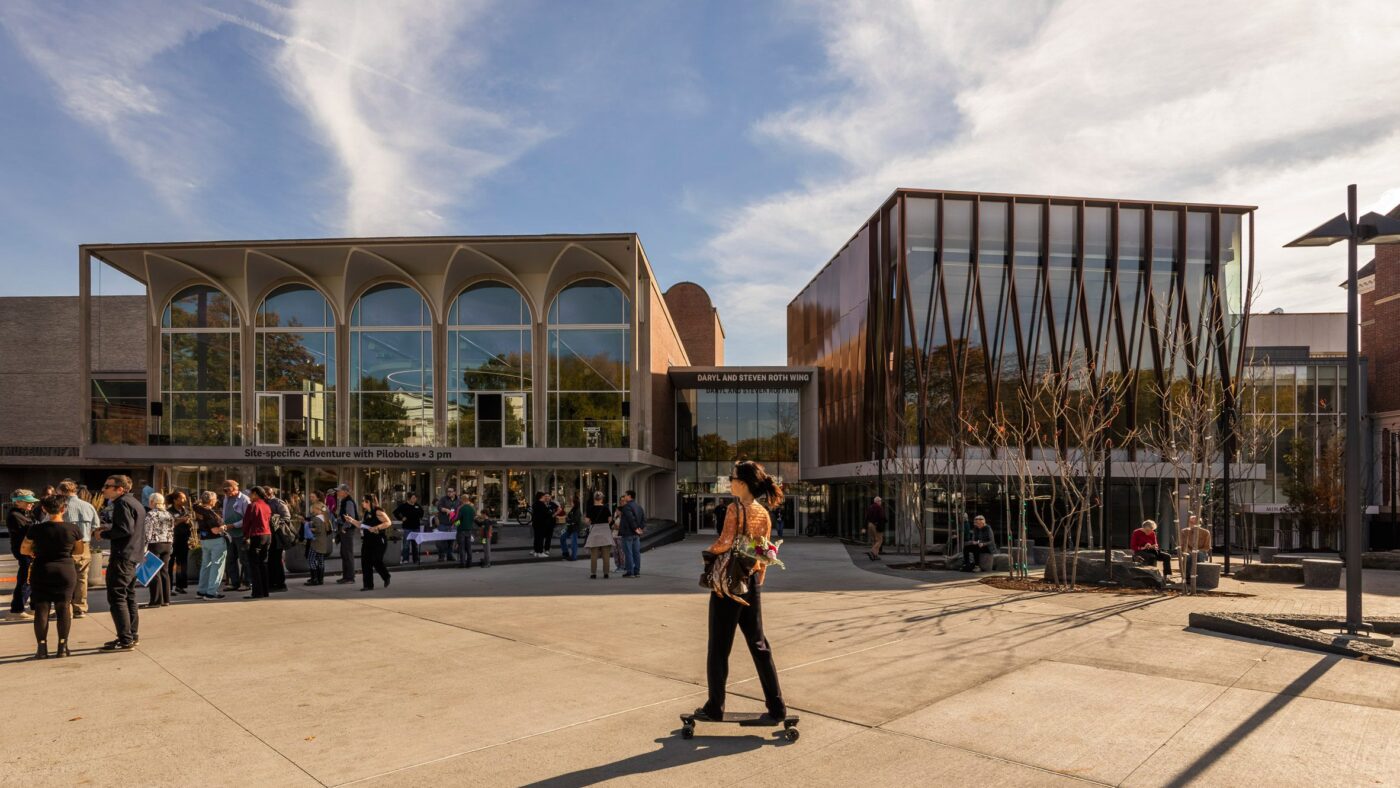 Arquitectura del Centro Hopkins para las Artes. Diseño moderno y funcional para eventos Inmobiliare Summits. Espacio ideal para conferencias en LATAM.