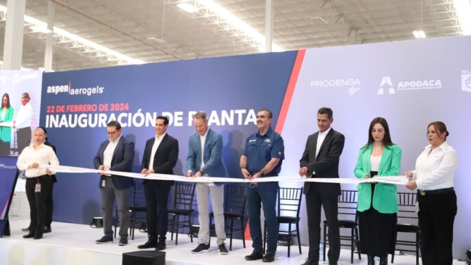 Sponsors/branding.

Inauguración de planta Aspen Aerogels en Nuevo León, México. Directivos cortan listón en evento de real estate. Apodaca, 2024.
