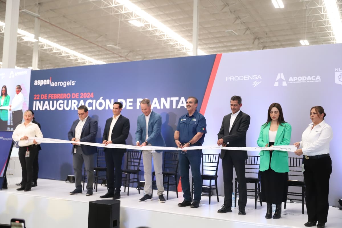 Sponsors/branding.

Inauguración de planta Aspen Aerogels en Nuevo León, México. Directivos cortan listón en evento de real estate. Apodaca, 2024.