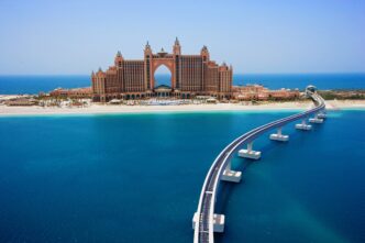Venue/architecture.
Vista aérea del Atlantis The Royal en Dubai. Arquitectura icónica para eventos Inmobiliare Summits. Destino de lujo para real estate.