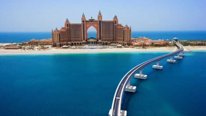 Venue/architecture.
Vista aérea del Atlantis The Royal en Dubai. Arquitectura icónica para eventos Inmobiliare Summits. Destino de lujo para real estate.