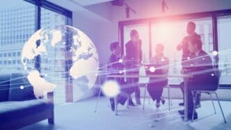 Networking/expo.

Equipo en reunión de Inmobiliare Summits, discutiendo estrategias en bienes raíces. Conferencia LATAM sobre tecnología e innovación inmobiliaria.