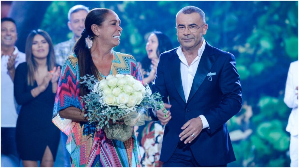 speakers/headshot
Rocío Jurado y Jorge Javier Vázquez en un evento en España. Celebración en un escenario con público. Evento en la ciudad.