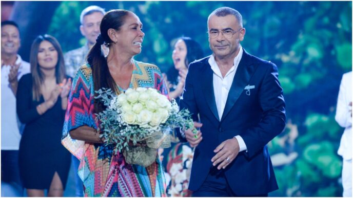 speakers/headshot
Rocío Jurado y Jorge Javier Vázquez en un evento en España. Celebración en un escenario con público. Evento en la ciudad.