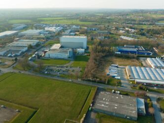 Vista aérea de la zona industrial de Guadalajara, mostrando el aumento de inventario y la nueva oferta de naves y bodegas industriales. Amplias instalaciones.