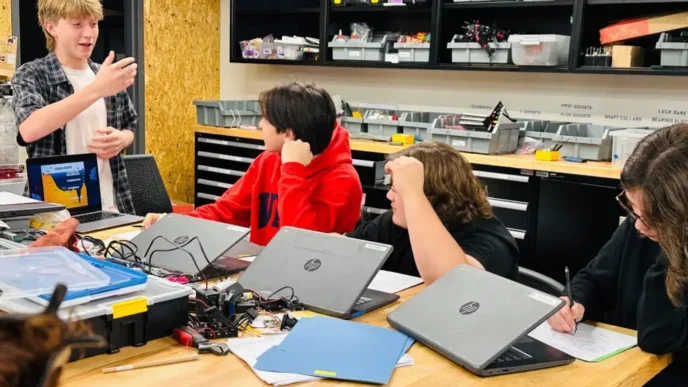 networking/expo

Jóvenes en taller educativo, aprendiendo sobre infraestructura. El evento Inmobiliare Summits impulsa la educación en Mexico y LATAM.