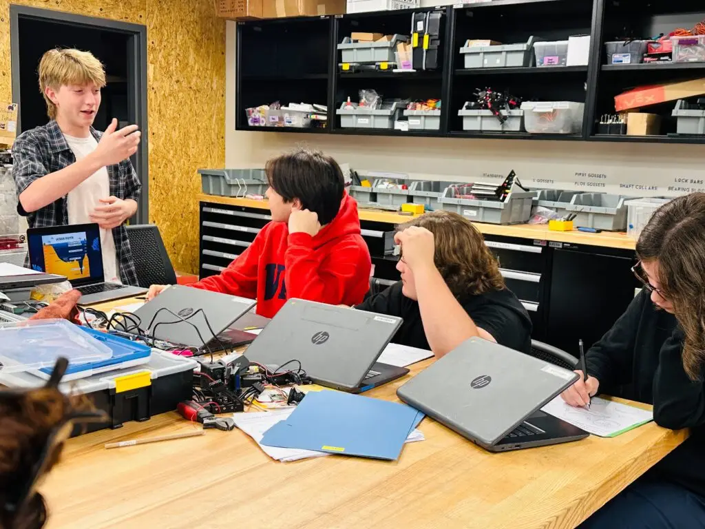 networking/expo

Jóvenes en taller educativo, aprendiendo sobre infraestructura. El evento Inmobiliare Summits impulsa la educación en Mexico y LATAM.