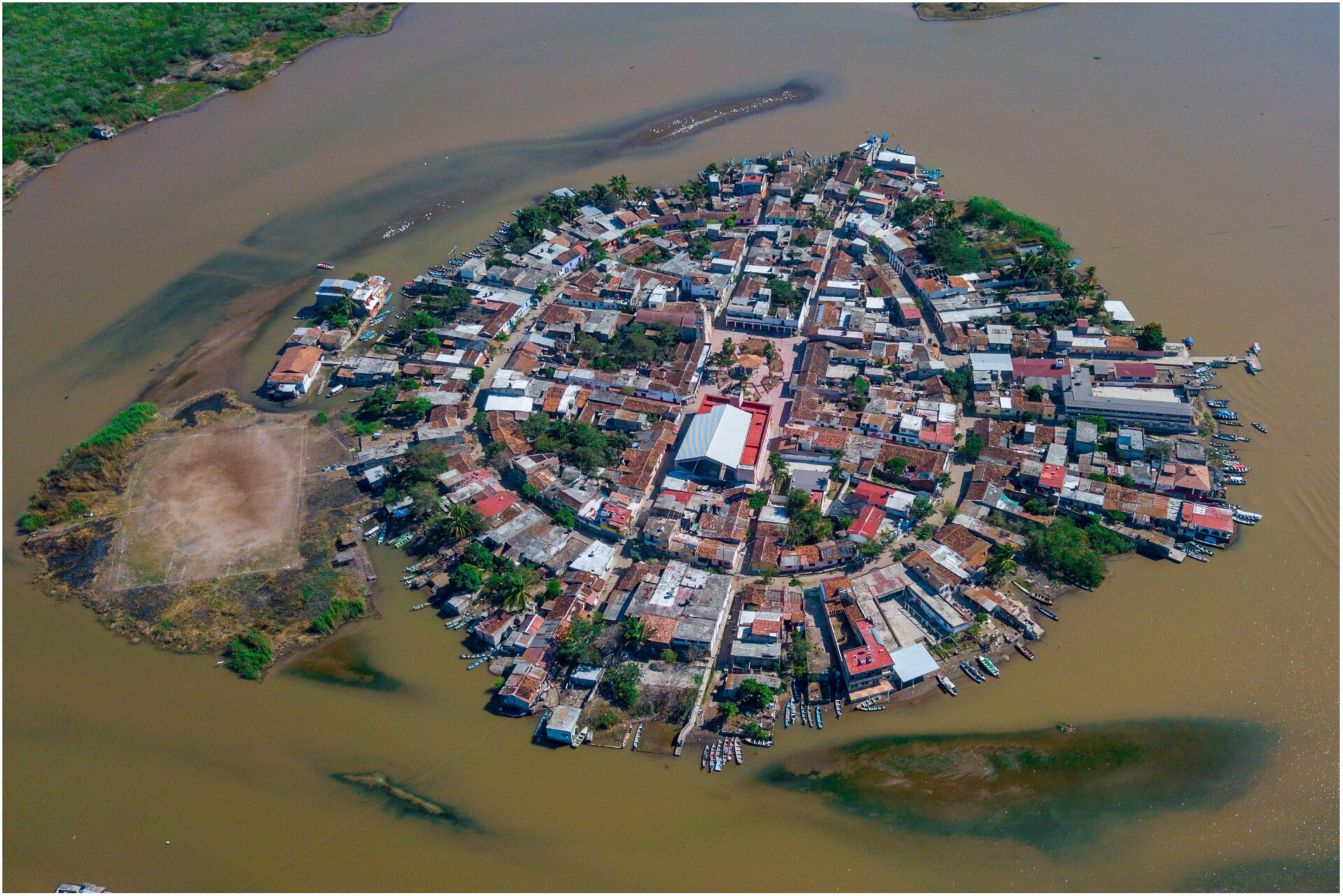 Venue/Architecture.
Vista aérea de la Isla de Mexcaltitán, Nayarit, México. Un destino único cerca de Aztlán Parque Urbano. #InmobiliareSummits #RealEstate