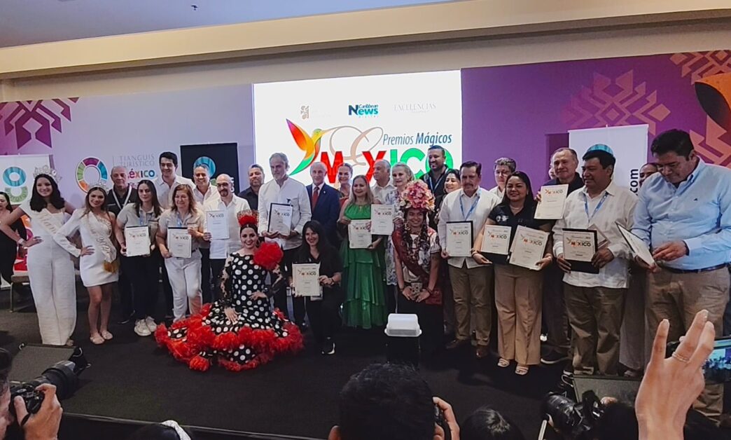 On-stage panel.

Grupo premiado en FITUR 2024 por Barrios Mágicos, evento Inmobiliare Summits. Reconocimiento al sector real estate en México.