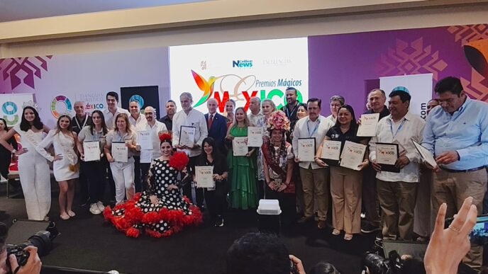 On-stage panel.

Grupo premiado en FITUR 2024 por Barrios Mágicos, evento Inmobiliare Summits. Reconocimiento al sector real estate en México.