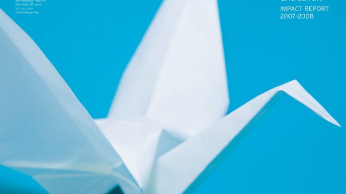 Grulla de papel blanca sobre fondo azul, símbolo de esperanza y creatividad. Ideal para la Beca Arq. Marcelo Zambrano de Cemex. Diseño limpio.