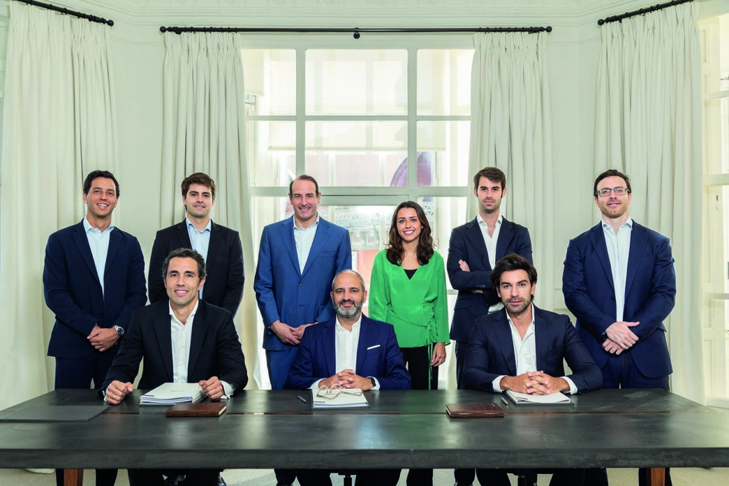 Speakers/headshot

Equipo Bestinver posa para foto en evento Inmobiliare Summits. Expertos en real estate listos para conferencia LATAM en México.