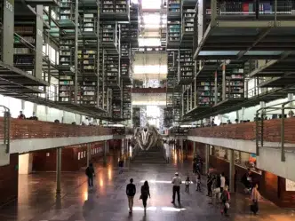 Venue/architecture.

Vista interior de la Biblioteca Vasconcelos, sede de Inmobiliare Summits México. Arquitectura impresionante en la ciudad.