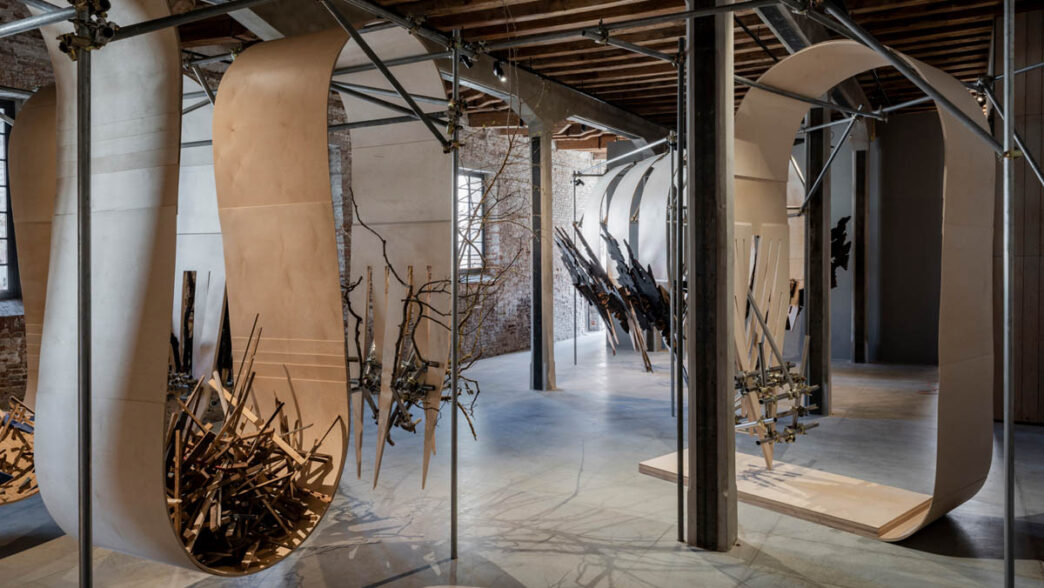 venue/architecture
Instalación artística en el venue de Inmobiliare Summits. Diseño innovador para eventos de real estate en México y LATAM.