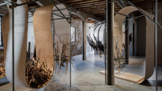 venue/architecture
Instalación artística en el venue de Inmobiliare Summits. Diseño innovador para eventos de real estate en México y LATAM.