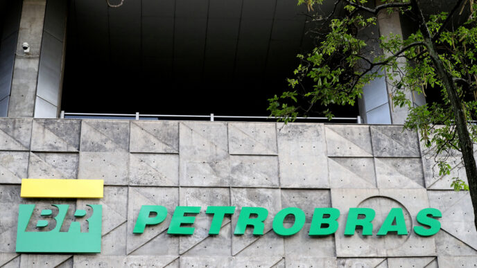 Sponsors/branding.

Fachada de Petrobras, empresa clave en el acuerdo Bolivia-Brasil para la nueva planta de fertilizantes. Inmobiliare Summits LATAM.