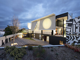 venue/architecture
Arquitectura vanguardista en Inmobiliare Summits, sede de eventos de real estate en México. Diseño moderno y creativo.