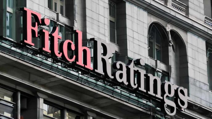 Sede de Fitch Ratings, patrocinador de Inmobiliare Summits. Edificio corporativo en ciudad. Sector inmobiliario presente en la conferencia.
