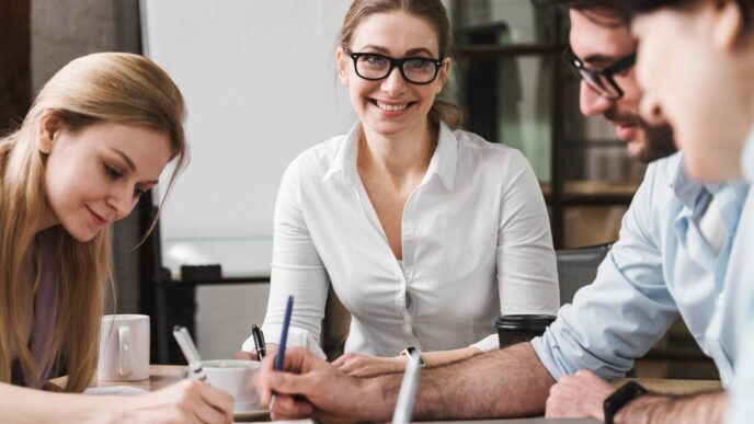 speakers/headshot

Profesionales inmobiliarios colaboran en Inmobiliare Summits. Mujer sonríe durante la conferencia de real estate en México.
