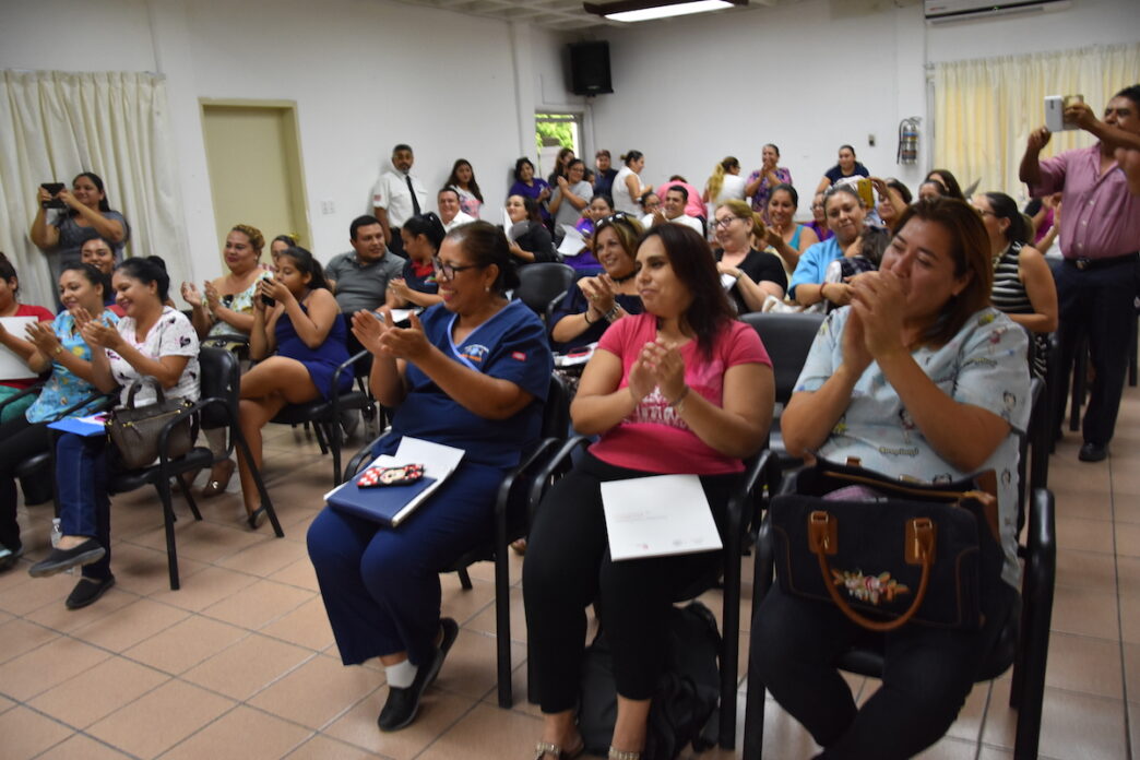 Venue/Architecture.
Público aplaude en evento de CMIC Tijuana, discutiendo retos de mano de obra en construcción. Inmobiliare Summits aborda temas cruciales para el sector real estate en México.