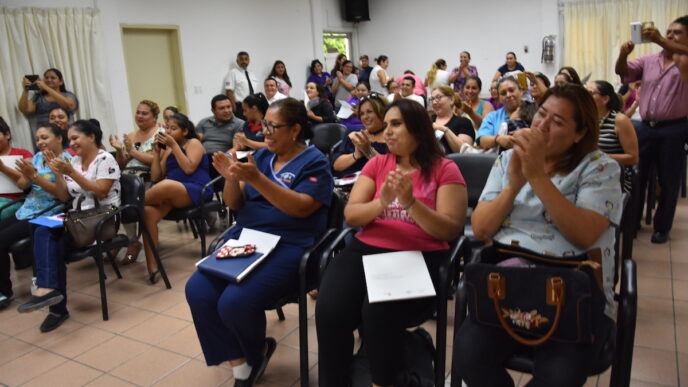 Venue/Architecture.
Público aplaude en evento de CMIC Tijuana, discutiendo retos de mano de obra en construcción. Inmobiliare Summits aborda temas cruciales para el sector real estate en México.