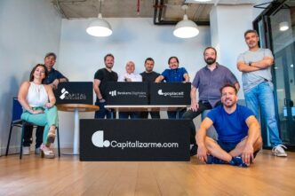 Sponsors/branding.

Grupo posa con logos de Capitalizarme, Brokers Digitales y GoPlaceIt. Expansión conjunta en Inmobiliare Summits, evento de real estate en LATAM.