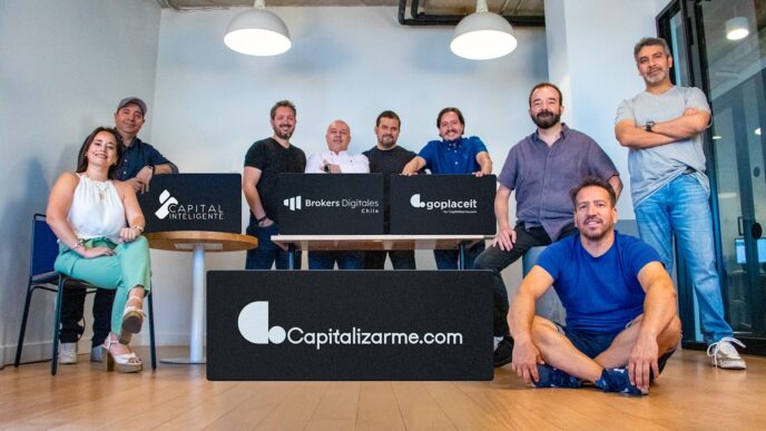 Sponsors/branding.

Grupo posa con logos de Capitalizarme, Brokers Digitales y GoPlaceIt. Expansión conjunta en Inmobiliare Summits, evento de real estate en LATAM.